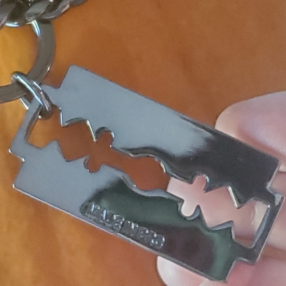 Alexander McQueen - Picture 4 of 9